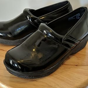 Black women's clogs